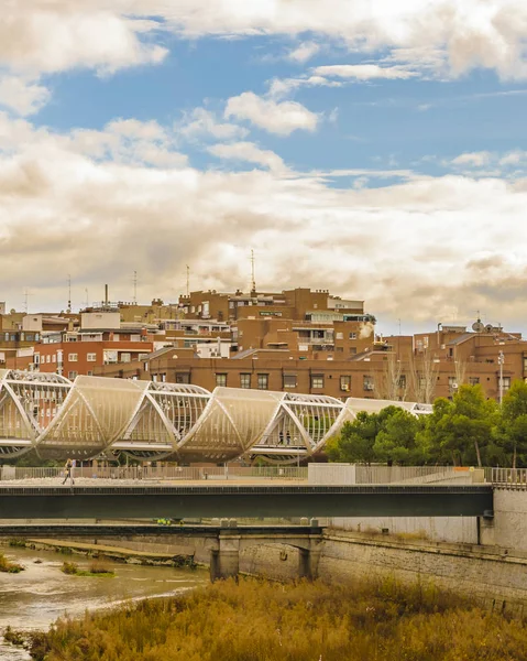 Pista Arganzuela Uma Construção Ponte Futurista Sobre Rio Manzanares Cidade — Fotografia de Stock