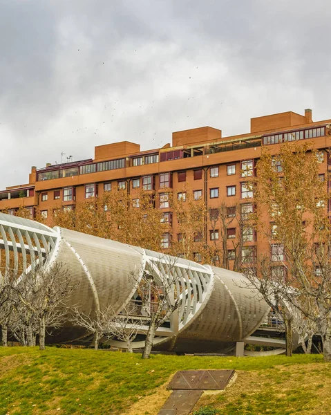 Arganzuela Kiitotien Futuristinen Silta Rakentaminen Yli Manzanares Joen Madrid City — kuvapankkivalokuva