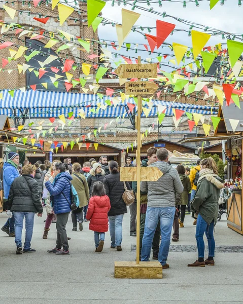 Madryt Hiszpania Grudzień 2017 Ludzie Kuchni Międzynarodowej Targi Matadero Centrum — Zdjęcie stockowe