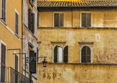 Roma şehir merkezinde eski tarz binalar, Italya
