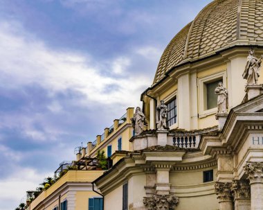 Düşük açılı Ayrıntı görünümünde Santa Maria Montesanto cruch, piazza del popolo, Roma, İtalya