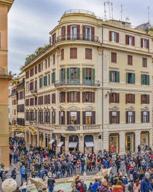 Roma, İtalya, Aralık - 2017 - kentsel kış sezon sahne piazza di spagna, Roma'nın en ünlü plaza adlı kalabalık..