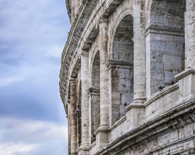 Dış düşük açılı görünümü ayrıntı görünümü Roma Kolezyum cephe kış günü, Roma şehir, İtalya