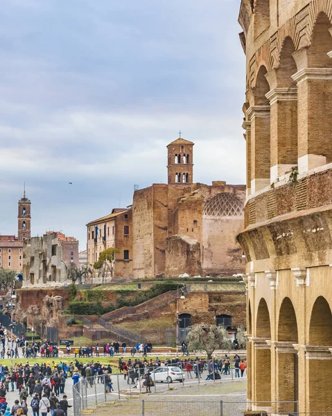 ローマ イタリア 2017 イタリア ローマ市の冬の日にローマ コロシアム正面の外観 — ストック写真