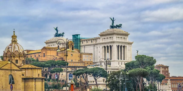 Scène Hivernale Urbaine Avec Célèbre Monument Vittorio Emanuele Comme Sujet — Photo