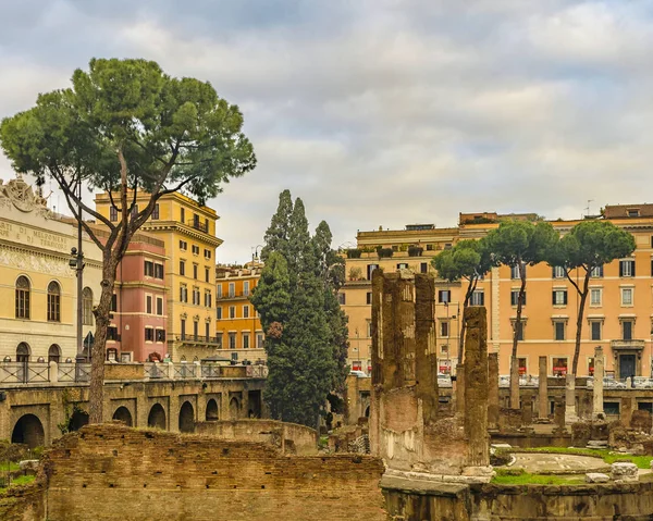 ローマ市では イタリア ローマのフォーラムの建物の日のシーン — ストック写真