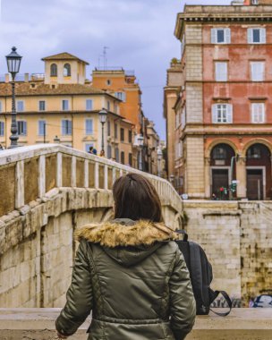 Roma, İtalya, Ocak - 2018 - kentsel gün kış sezon olay yerinde tiber Nehri Köprüsü Roma, İtalya