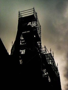 Bina onarım olmak koyu yüksek kontrast düşük açı dış görünümü 