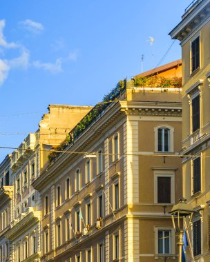 Roma şehir apartmanda düşük açılı kentsel görünümünü