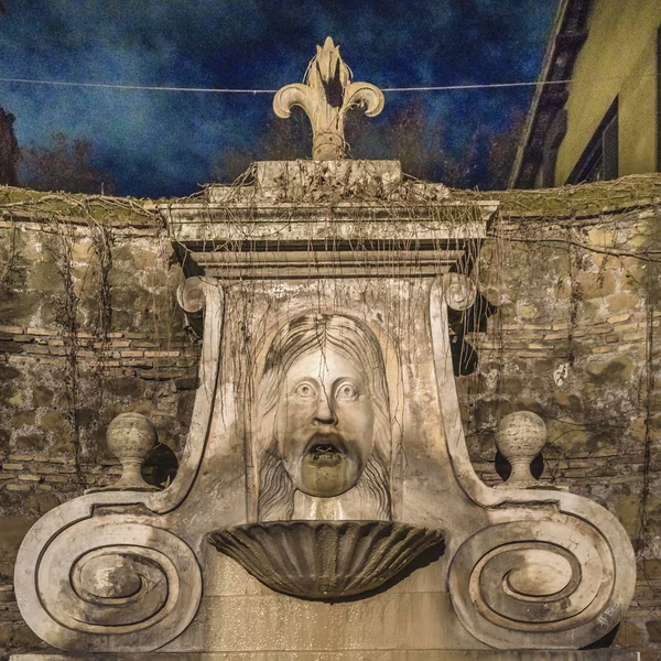 Nachtszene Frontansicht Des Skulpturalen Mann Kopf Brunnen Rom Italien — Stockfoto