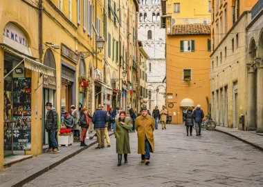 Lucca, İtalya, Ocak - 2018 - tarihi kentsel sokak olay yerinde lucca şehir, Toskana, İtalya
