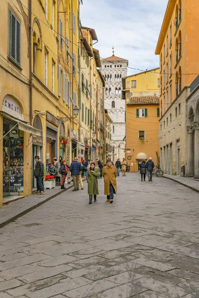 Lucca, İtalya, Ocak - 2018 - tarihi kentsel sokak olay yerinde lucca şehir, Toskana, İtalya