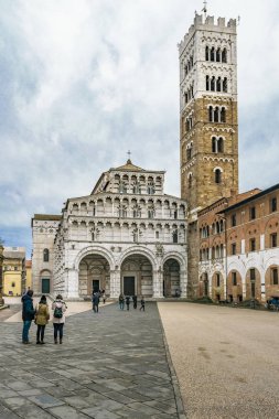 Lucca, İtalya, Ocak - 2018 - Lucca şehir, İtalya piazza san martino, bulunan ünlü san martino Katedrali dış görünümü