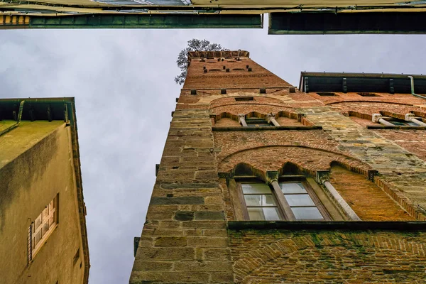 Lage Hoek Schoot Buitenaanzicht Van Beroemde Guinici Toren Het Historische — Stockfoto