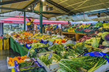 Venedik, İtalya, Ocak - 2018 - kentsel olay yerinde semt pazarı Venedik şehir, İtalya