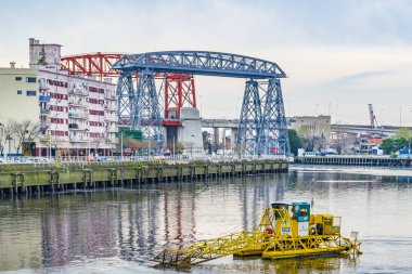 La boca bölge, Buenos Aires, Arjantin Buenos Aires, Arjantin, Eylül - 2018 - Riachuelo nehir ve binalar surround