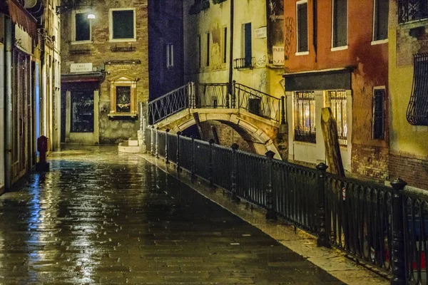 Január 2018 Velence Olaszország Városi Esős Éjszaka Jelenet Központjában Velence — Stock Fotó