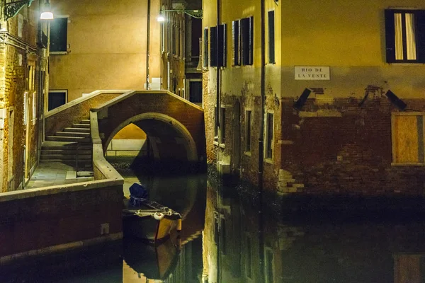 Βενετία Ιταλία Ιανουάριος 2018 Αστική Νυχτερινό Σκηνικό Στο Ιστορικό Κέντρο — Φωτογραφία Αρχείου