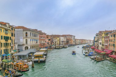 Venedik, İtalya, Ocak - 2018 - Kış grand canal Venedik şehrinin kentsel mahallinde.