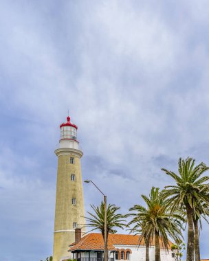 Dış düşük açılı çekim punta del este şehir deniz feneri, Uruguay