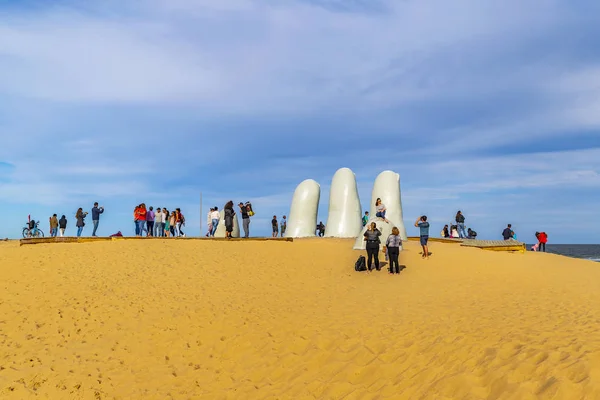 Punta Del Este Uruguay Octubre 2018 Turista Monumento Más Famoso —  Fotos de Stock