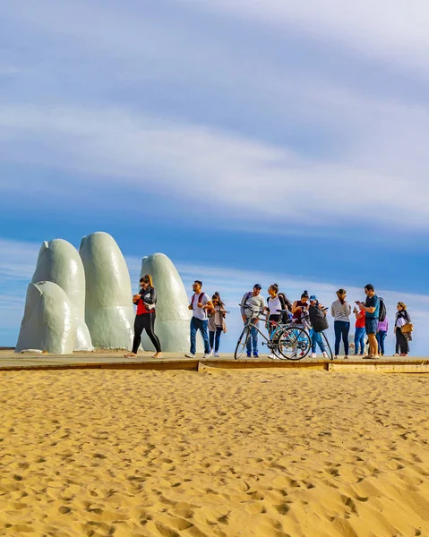 Punta Del Este Uruguay Ottobre 2018 Turista Monumento Simbolo Più — Foto Stock