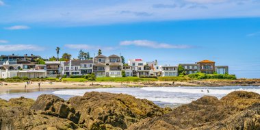 Güneşli kış sahne la barra plajda Punta del este şehir, Uruguay