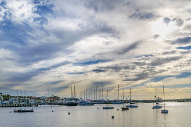 Öğleden sonra sahne ile lots-in tekneler, punta del este şehir bağlantı noktası, Uruguay