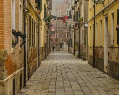 Boş kentsel sokak olay yerinde Venedik şehir, İtalya