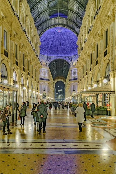 Mediolan Włochy Styczeń 2018 Wnętrz Noc Scena Sławny Vittorio Emanuele — Zdjęcie stockowe