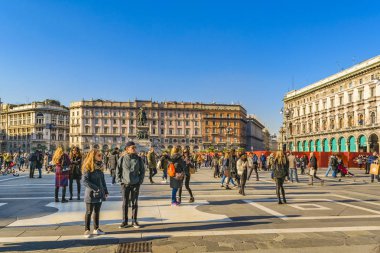 Milan, İtalya, Ocak - 2018 - kentsel olay yerinde ünlü duomo piazza tarihi merkezi Milano kenti, İtalya