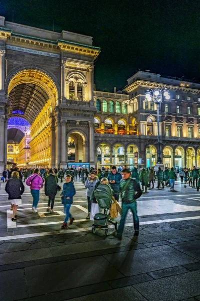 Milaan Italië Januari 2018 Stedelijke Nachtscène Bij Beroemde Duomo Piazza — Stockfoto