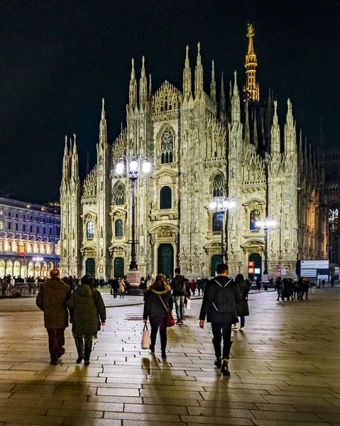 Mediolan Włochy Styczeń 2018 Miejski Noc Scena Piazza Duomo Słynnego — Zdjęcie stockowe