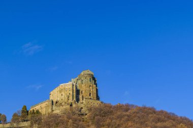 San michele sacra abbey piamonte bölgesinde, İtalya pichiriano dağın tepesine yer alan dış yan görünüm