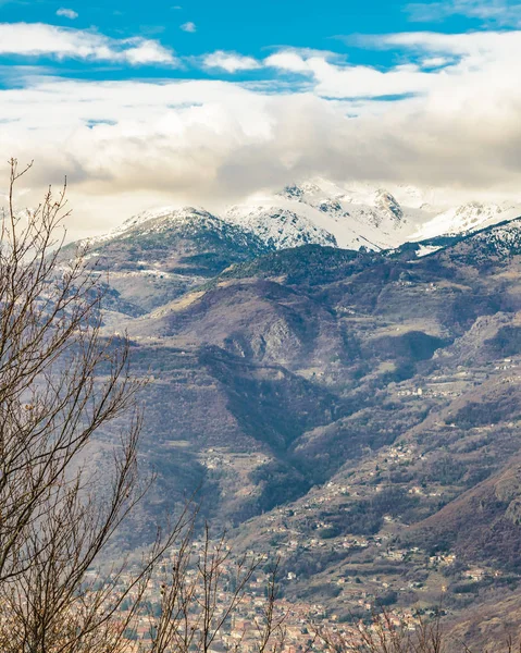 サクラさんからアルプ山脈空撮ピアモンテ地方 イタリアのミケーレ修道院 — ストック写真