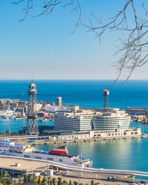 Montjuic Bahçe park bakış açısıyla barcelona şehir limanının havadan görünümü