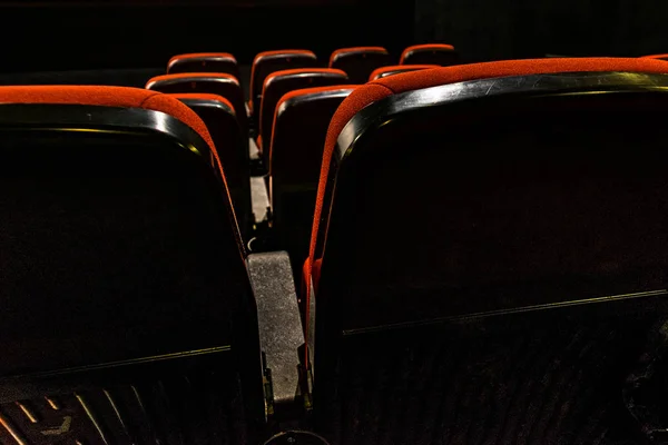 Escena Interior Oscura Cine Vacío Con Sillas Rojas Como Tema —  Fotos de Stock