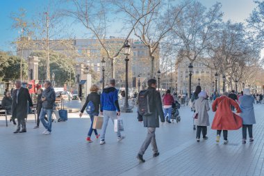 Barselona, İspanya, Ocak - 2018 - kentsel gün olay yerinde la rambla barcelona şehir sokak.