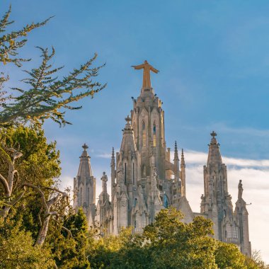 Sacred Heart İsa Tapınağı barcelona City collserola tepenin üst kısmında yer alan dış görünümü.