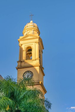 Düşük açılı montevideo Bazilikası ciudad vieja taslağı'ndaki dış görünümünü vurdu.