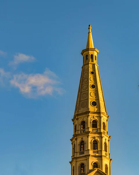 旧金山 德迪西教堂的外立面 位于乌拉圭蒙得维的亚市的维耶哈河区 — 图库照片