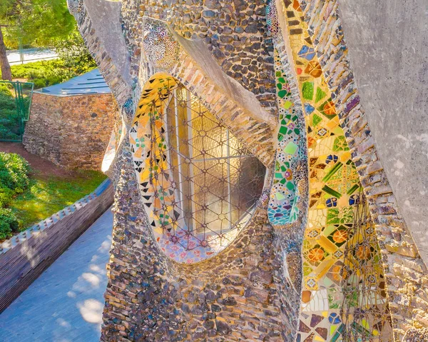 Catalunya, İspanya, Ocak - 2018 - dış görünümünü guell crypt, gaudi mimarisi catalunya kasabanın dışında yer alan bir başyapıt