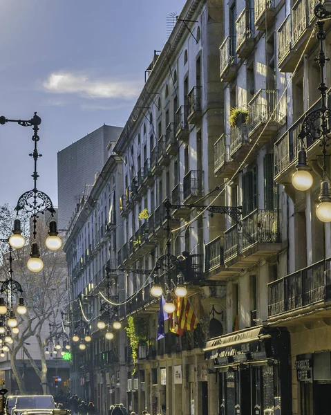 バルセロナ スペイン 2018 スペイン バルセロナ市ゴシック地区における伝統的な通りの分析観点ビュー — ストック写真