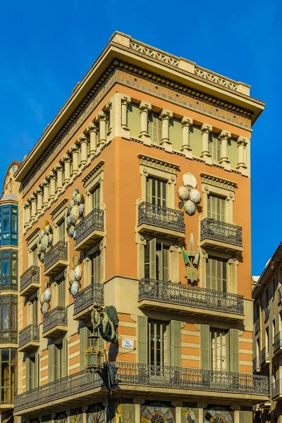 Barcelona España Enero 2018 Famoso Edificio Estilo Modernista Calle Rambla —  Fotos de Stock