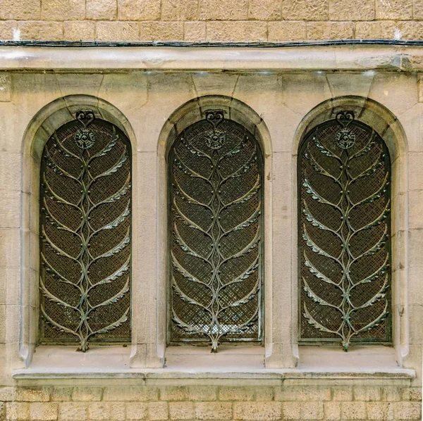 Middeleeuwse Gothic Stijl Windows Gebouw Gotische Wijk Barcelona Stad Spanje — Stockfoto