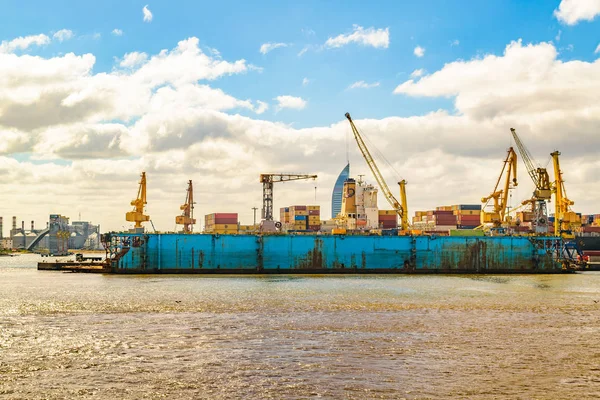 乌拉圭蒙特维代奥港的晴天场景 — 图库照片