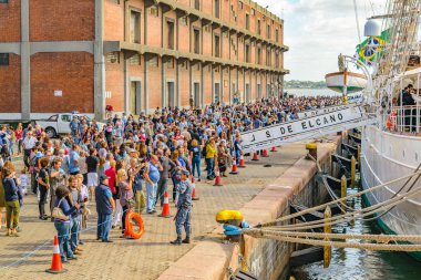 Şehirde montevideo, Uruguay deniz sergisinde limanında Nisan - 2018 - Montevideo, Uruguay, kalabalık