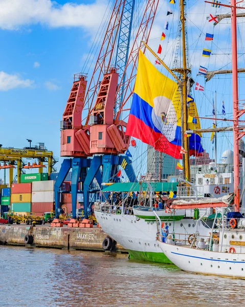 乌拉圭蒙得维的亚 2018年4月 现代护卫舰停在乌拉圭蒙特维代奥港口城市的海洋展览上 — 图库照片