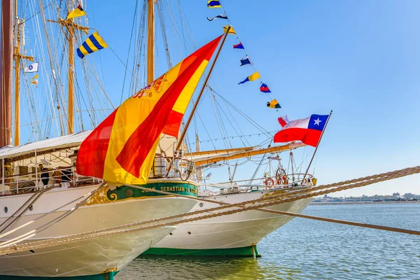 乌拉圭蒙得维的亚 2018年4月 2018年4月 停在乌拉圭蒙特维代奥港口城市海洋展览上的现代校船 — 图库照片