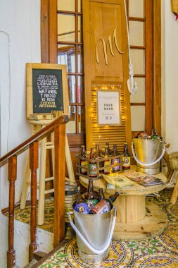 Montevideo, Uruguay, Ağustos - 2018 - zanaat bira marka tanıtım standı iç mağazasında